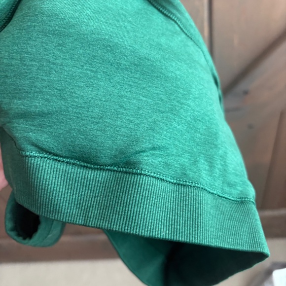 Lululemon racerback tank, shelf bra Size 8 green - Picture 4 of 4